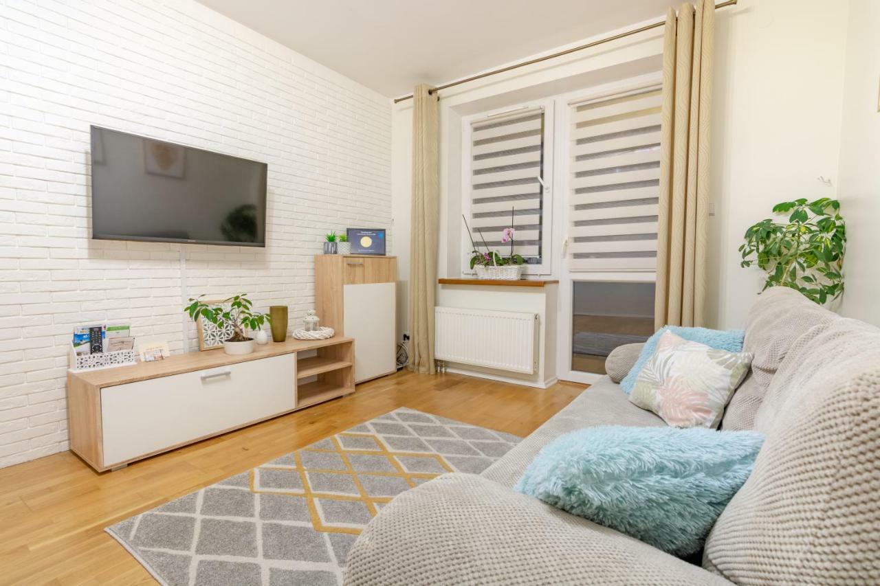 Apartament Optima Ustrzyki Dolne Ngoại thất bức ảnh